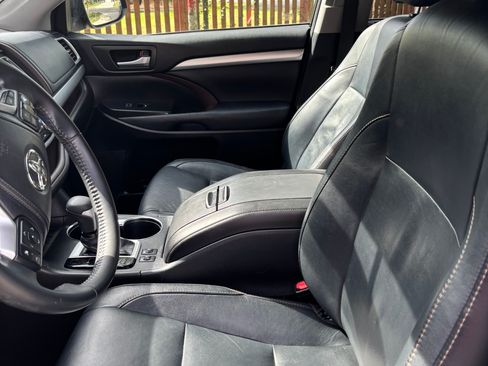 Used 2015 Toyota Highlander XLE image 8