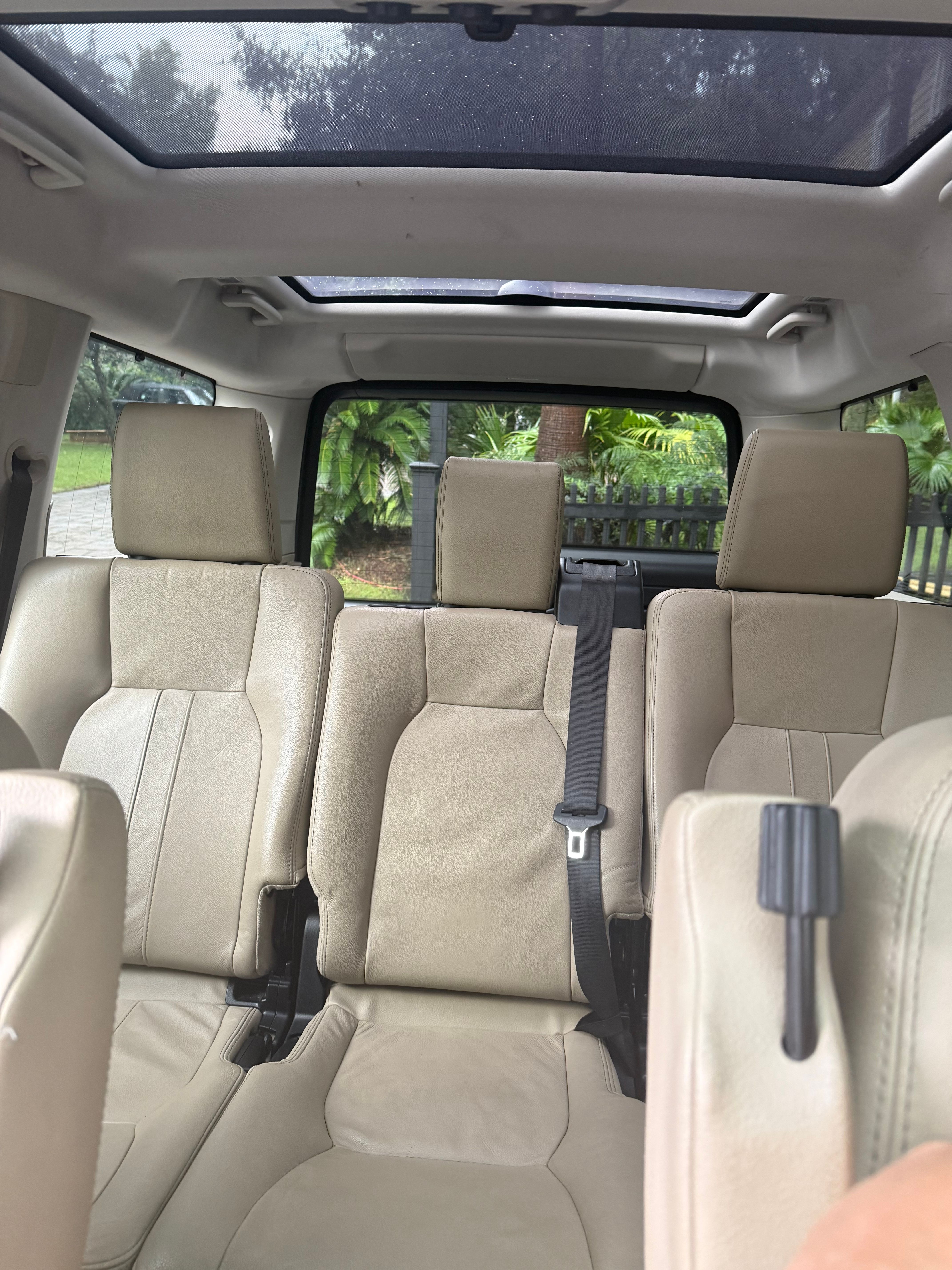 Used 2012 Land Rover LR4 HSE w/ HSE Pkg AWD/4WD image 9