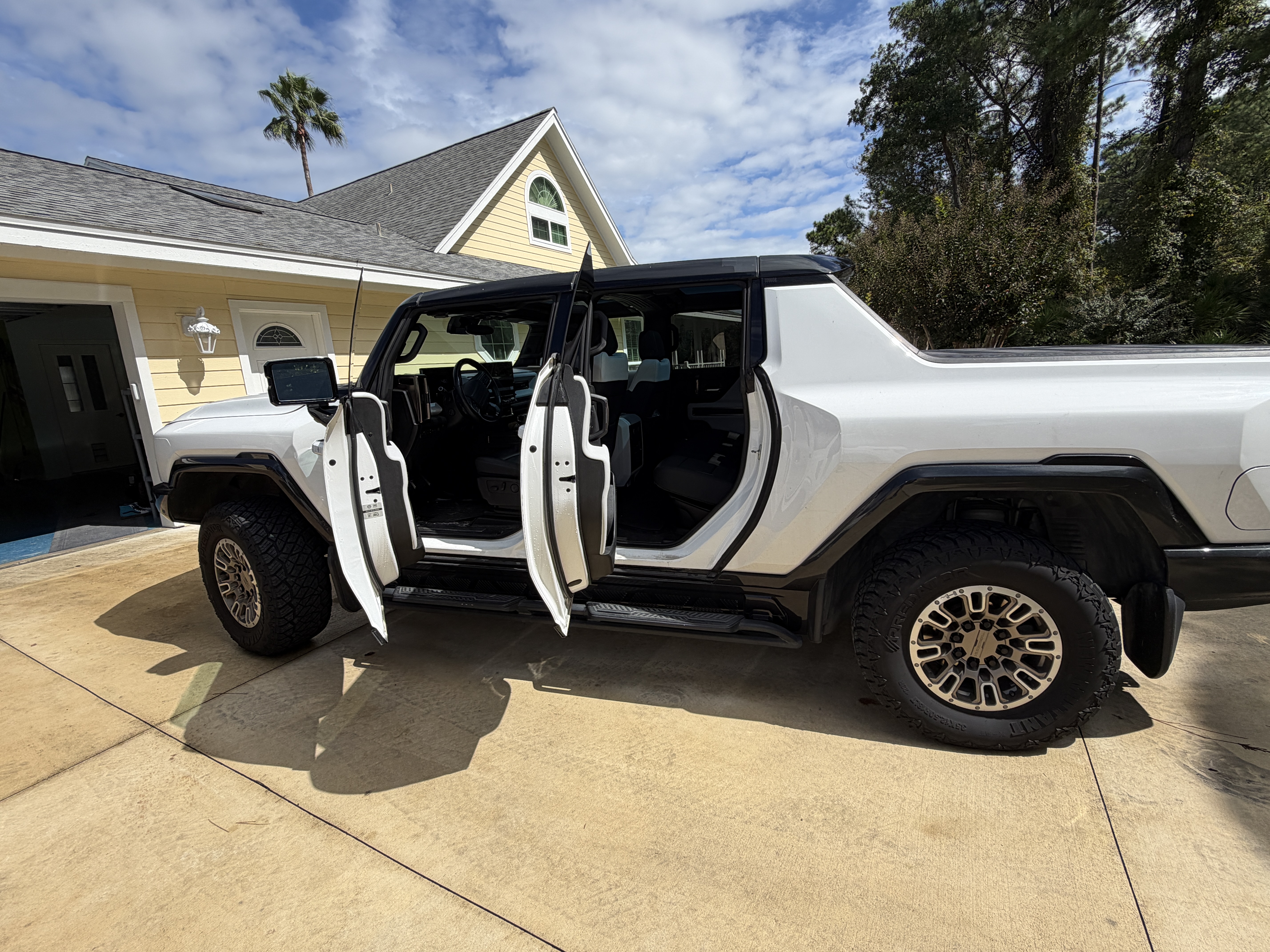 Used 2022 GMC Hummer EV Edition 1 w/ LPO, Illumination Package AWD/4WD image 5