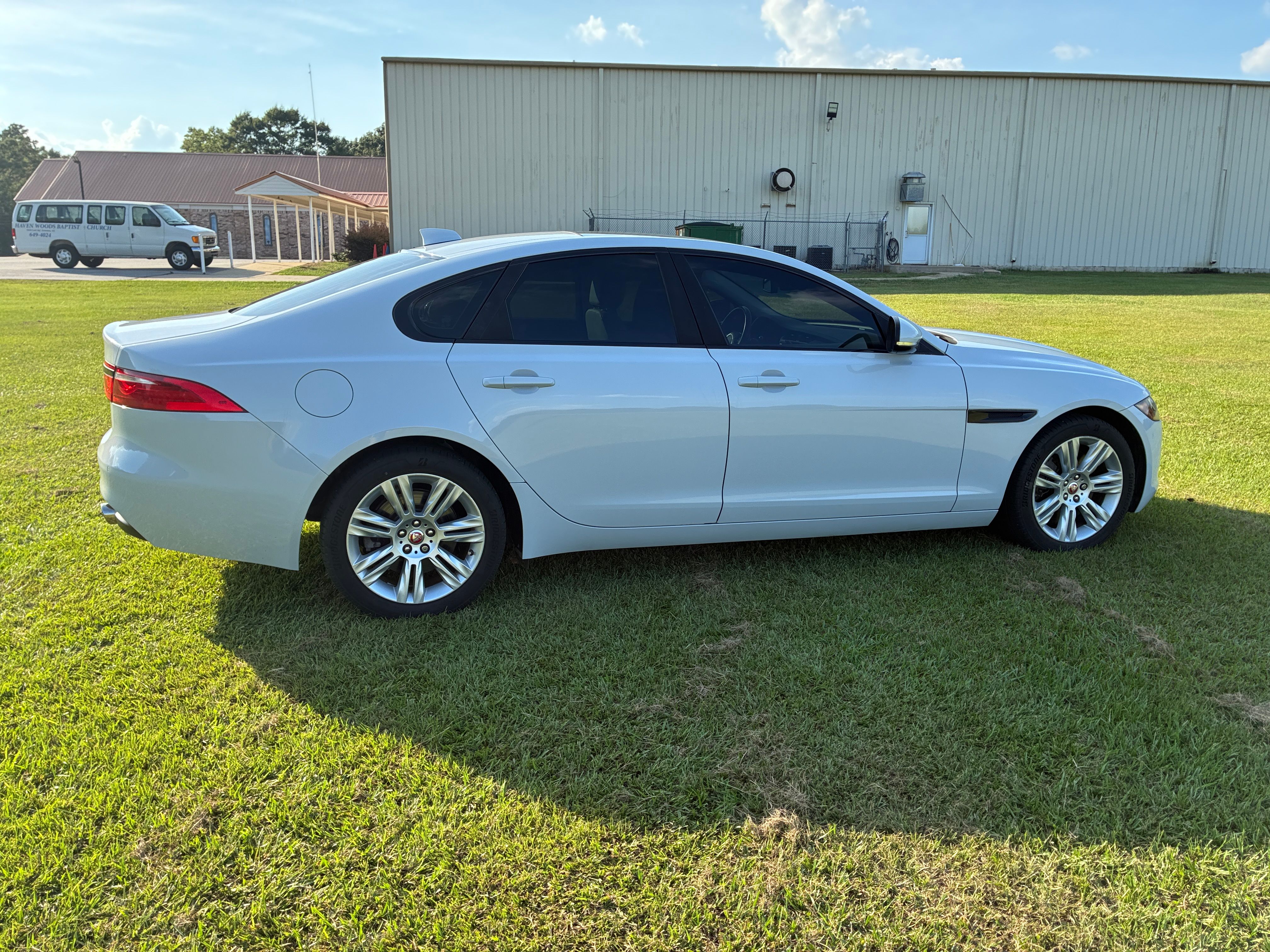 Used 2017 Jaguar XF Premium RWD image 4