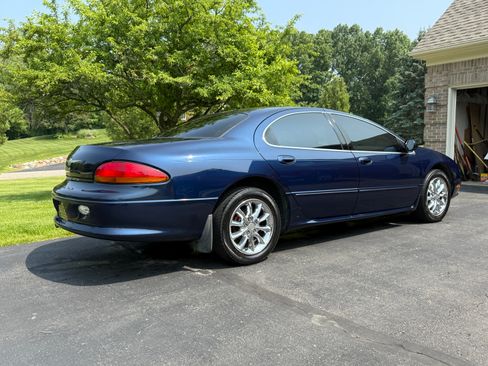 Used 2004 Chrysler Concorde Limited FWD image 2