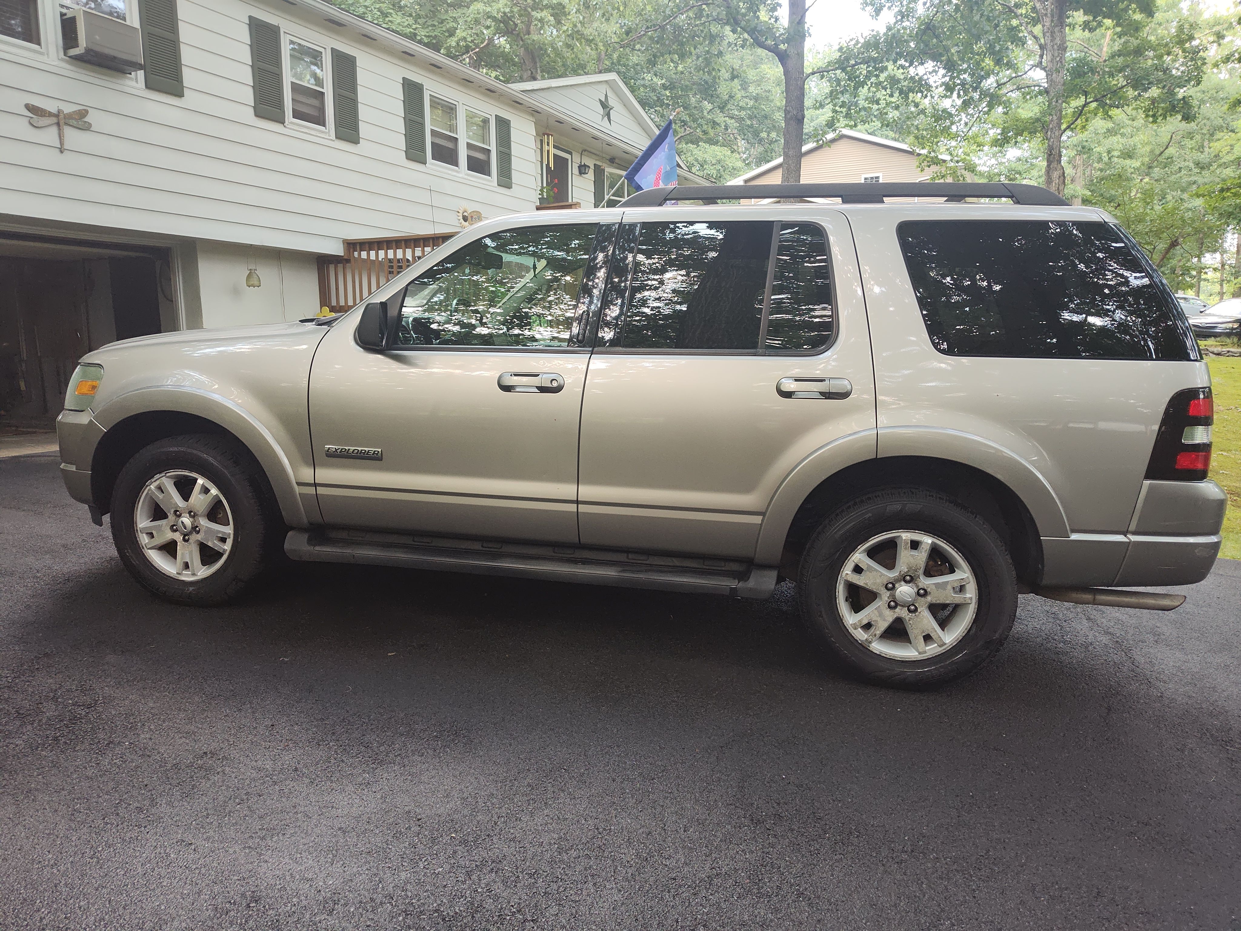 Used 2008 Ford Explorer XLT AWD/4WD image 4