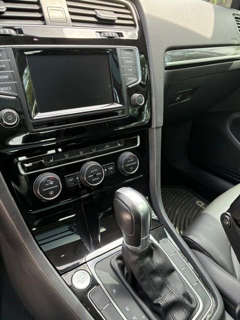 Used 2015 Volkswagen Golf TDI SEL w/ Lighting Package (SEL) FWD image 4
