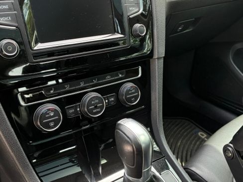 Used 2015 Volkswagen Golf TDI SEL w/ Lighting Package (SEL) FWD image 4