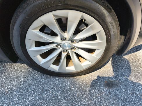 Used 2018 Tesla Model X AWD/4WD image 5