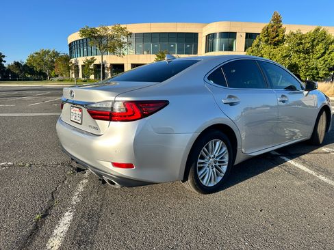 Used 2016 Lexus ES 350 w/ Navigation System Package FWD image 4