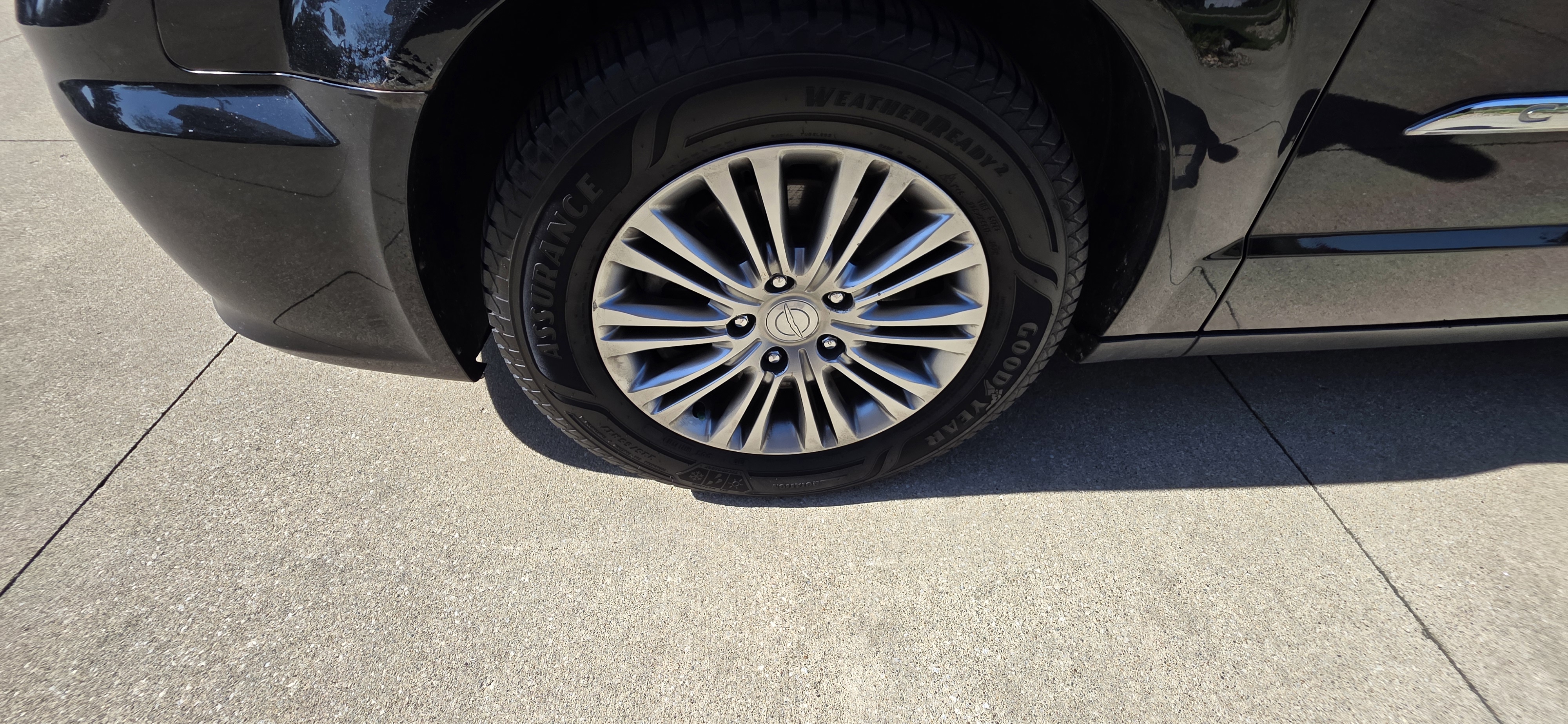 Used 2014 Chrysler Town & Country Touring-L w/ Driver Convenience Group FWD image 15