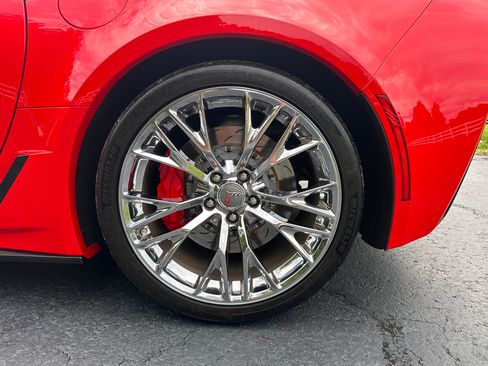 Used 2015 Chevrolet Corvette Z06 w/ 3LZ Preferred Equipment Group RWD image 12