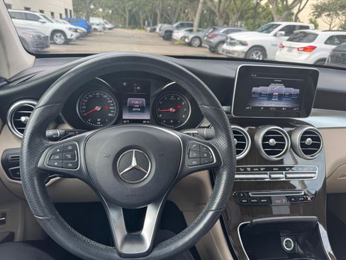 Used 2019 Mercedes-Benz GLC 300 w/ Parking Assistance Package image 7