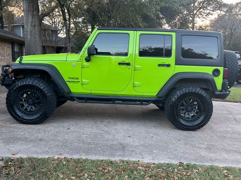 Used 2013 Jeep Wrangler Unlimited Sport image 1