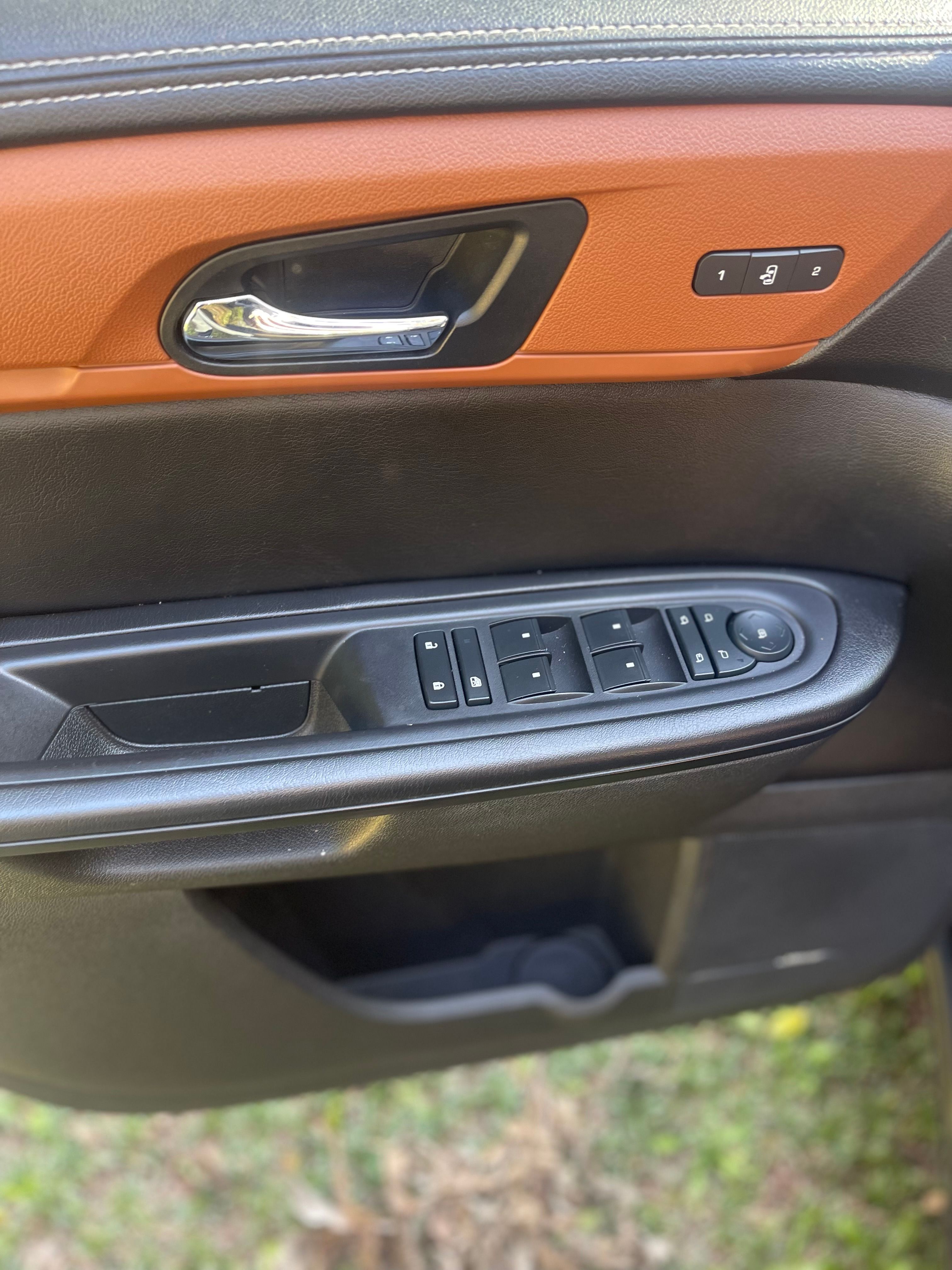 Used 2017 Chevrolet Traverse LT FWD image 4