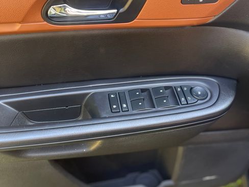 Used 2017 Chevrolet Traverse LT image 4