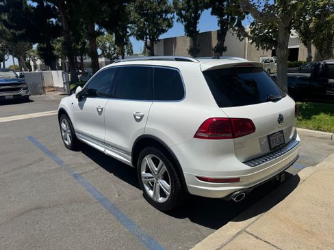 Used 2014 Volkswagen Touareg TDI AWD/4WD image 2