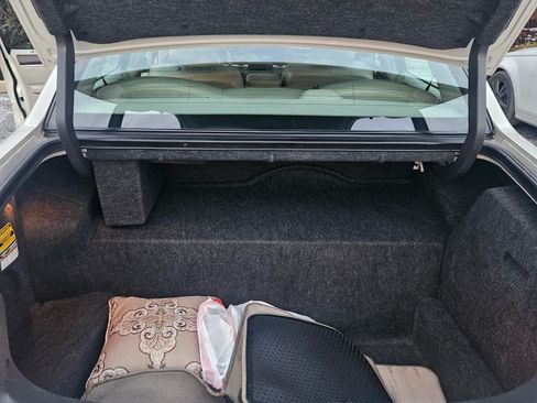 Used 2006 Lincoln Town Car Signature Limited image 13