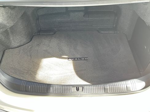 Used 2015 Toyota Avalon XLE Premium image 16