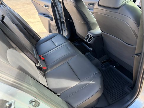 Used 2025 Lexus UX 300h FWD image 13