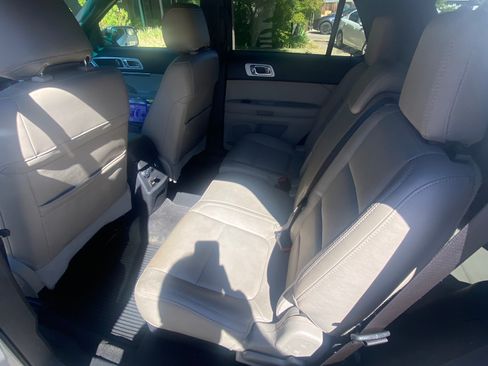 Used 2015 Ford Explorer XLT w/ Equipment Group 202B image 8