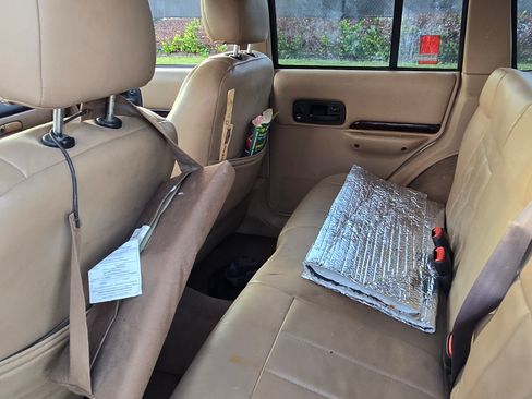 Used 1999 Jeep Cherokee Limited RWD image 16