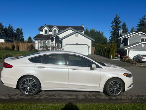 Used 2017 Ford Fusion Titanium image 4