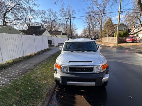 Used 2007 Toyota FJ Cruiser 4WD image 2