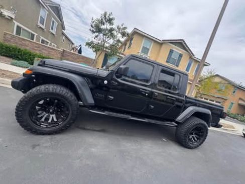 Used 2020 Jeep Gladiator Sport image 1