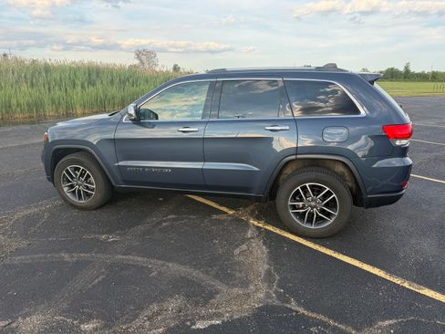 Used 2019 Jeep Grand Cherokee Limited w/ Luxury Group II AWD/4WD image 2