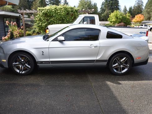 Used 2010 Ford Mustang Shelby GT500 image 4