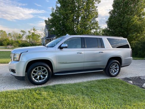 Used 2017 GMC Yukon XL SLT AWD/4WD image 4
