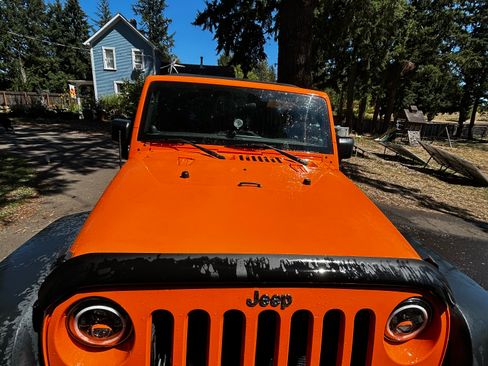 Used 2012 Jeep Wrangler Unlimited Sport w/ Connectivity Group AWD/4WD image 2