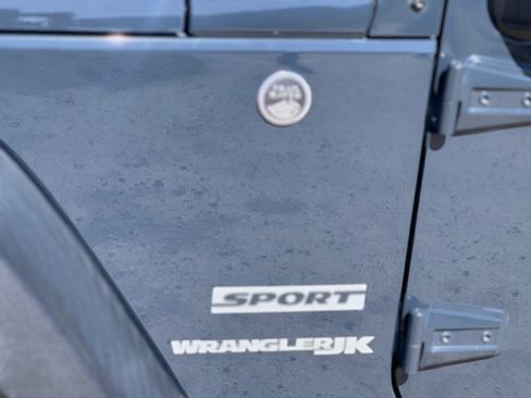 Used 2018 Jeep Wrangler Sport image 8
