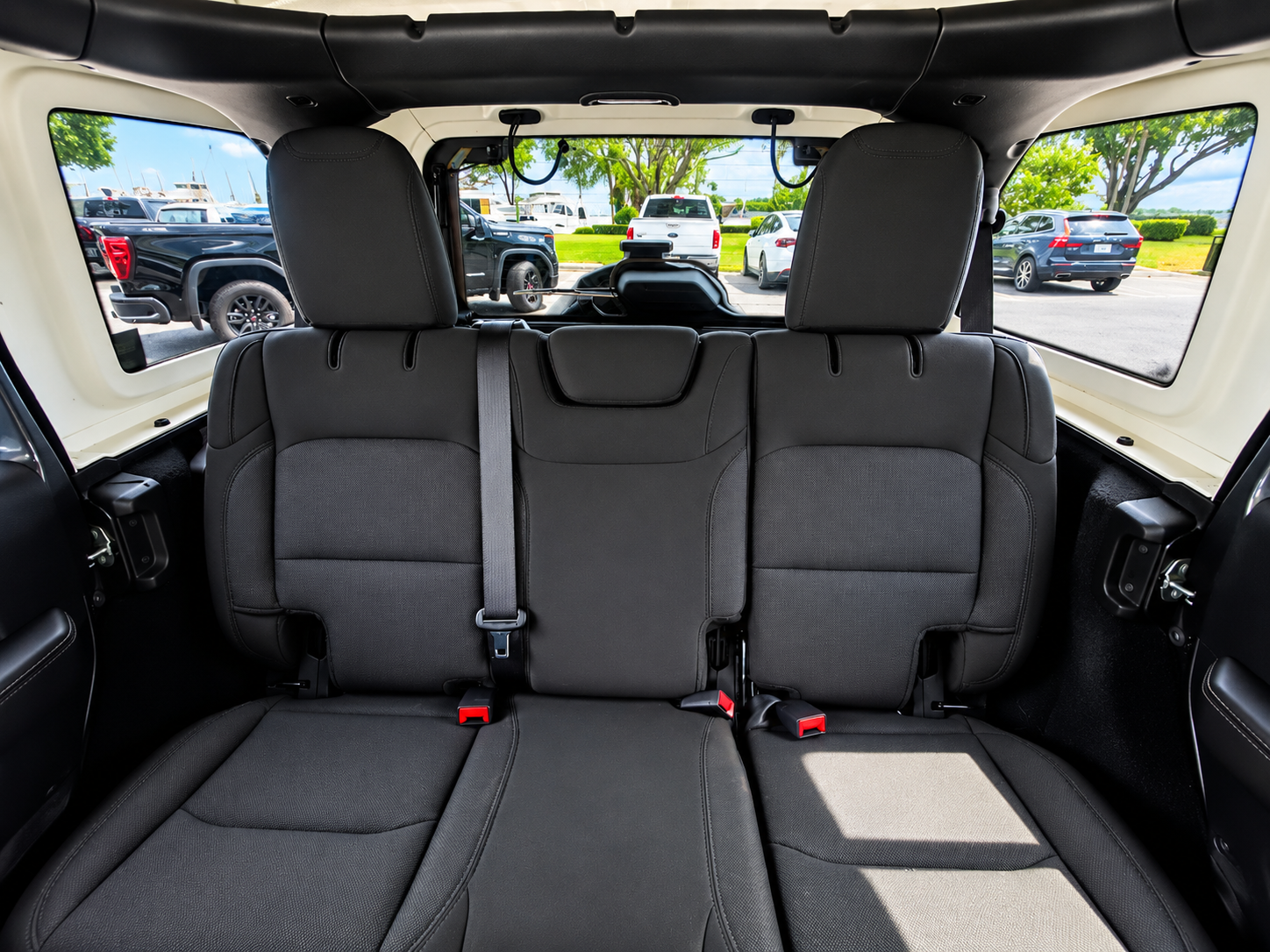 Used 2021 Jeep Wrangler Unlimited Sahara AWD/4WD image 9