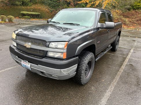 Used 2004 Chevrolet Silverado 2500 LS w/ Heavy-Duty Power Package image 1