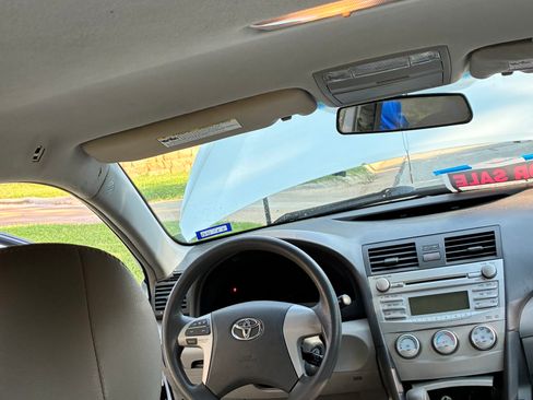 Used 2011 Toyota Camry LE FWD image 14
