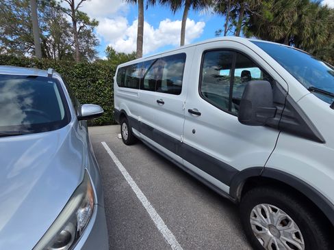 Used 2017 Ford Transit 350 XLT image 4