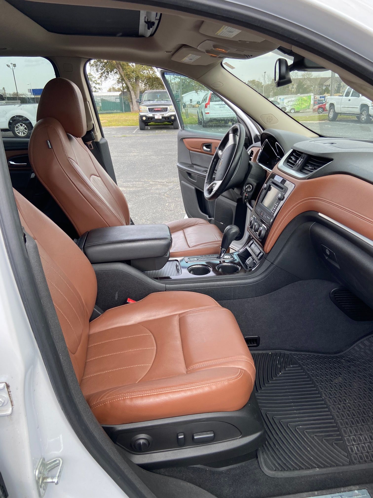 Used 2016 Chevrolet Traverse LTZ FWD image 5