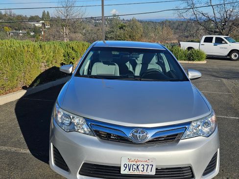 Used 2013 Toyota Camry LE image 2