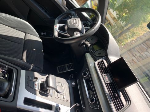 Used 2020 Audi SQ5 Premium image 11