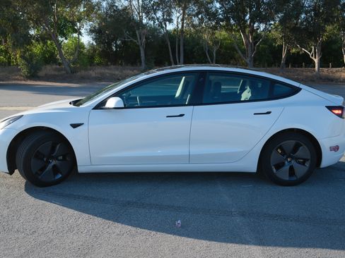 Used 2021 Tesla Model 3 Standard Range Plus RWD image 4