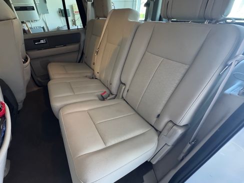 Used 2010 Ford Expedition XLT image 8