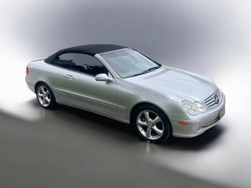 Used 2005 Mercedes-Benz CLK 320 Cabriolet image 4