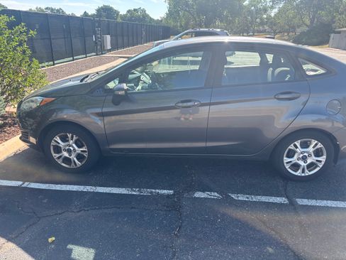 Used 2016 Ford Fiesta SE w/ Cold Weather Package FWD image 2