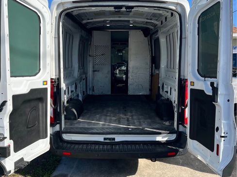 Used 2019 Ford Transit 250 148 Medium Roof RWD image 4
