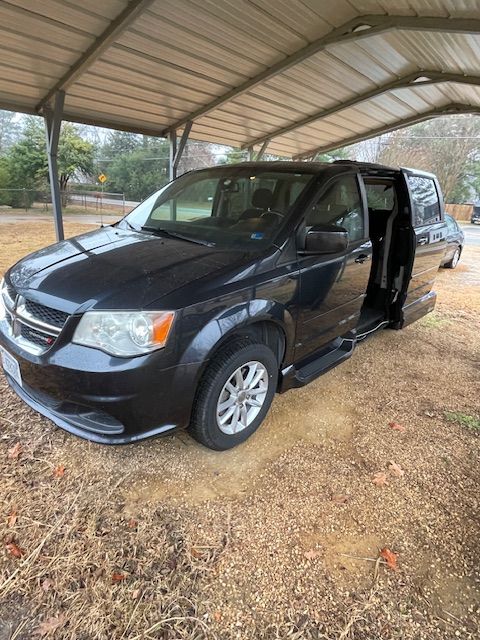 Used 2013 Dodge Grand Caravan SXT w/ Rear Park Assist Pkg FWD image 5