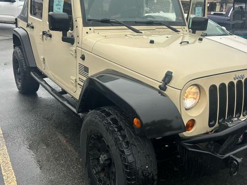 Used 2012 Jeep Wrangler Unlimited Sport image 2