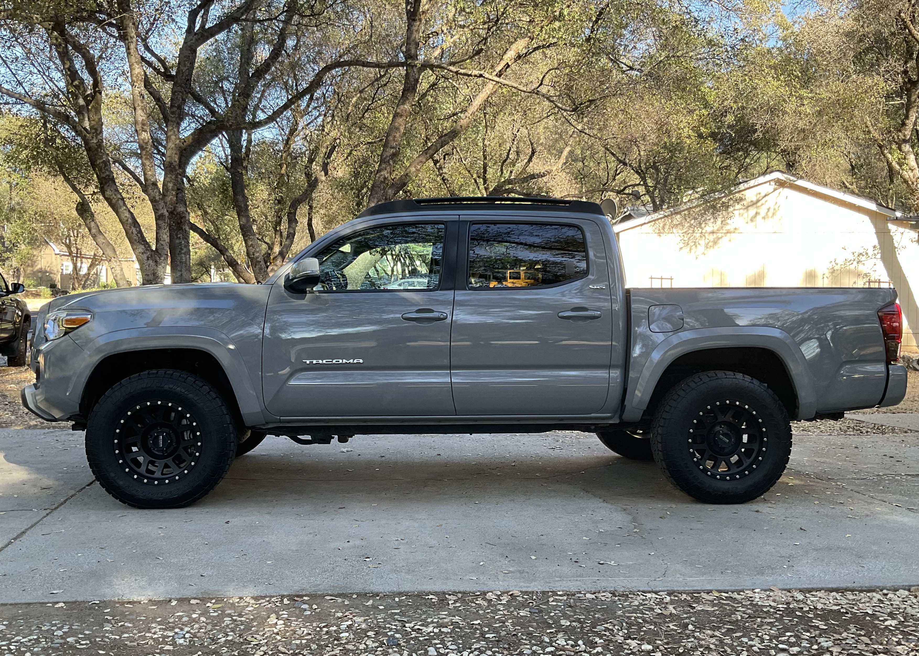 Used 2020 Toyota Tacoma SR5 w/ Technology Package AWD/4WD image 4