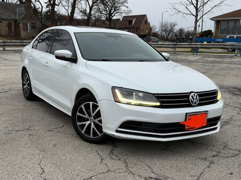 Used 2017 Volkswagen Jetta SE image 1