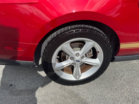 Used 2010 Ford Mustang GT image 4