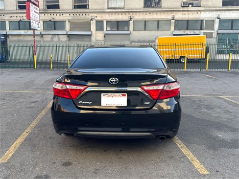 Used 2015 Toyota Camry SE FWD image 11