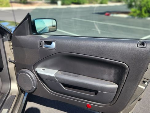 Used 2005 Ford Mustang GT Premium image 17