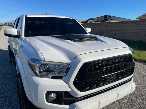 Used 2019 Toyota Tacoma TRD Sport w/ TRD Premium Sport Package RWD image 15